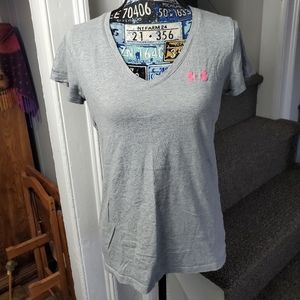 UNDER ARMOUR~ GRAY SEMI-FITTED PINK BREAST CANCER AWARENESS V-NECK TSHIRT!
